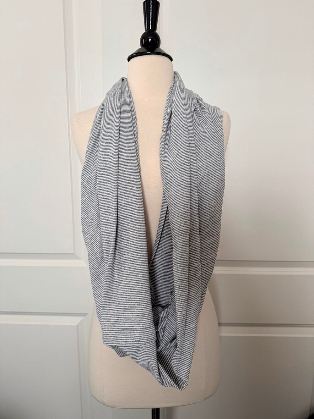 Lululemon Vinyasa Wrap multiway scarf gray white mini stripe